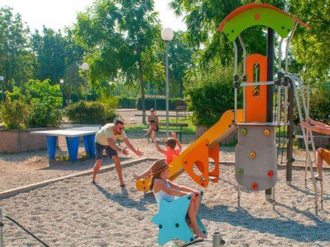 Anne Marie Vous Accueilles Dans Son Logement Familiale Pour 6 Personnes 3 Chambres Confortable Proche D Europa Park A Boofzheim Dans Camping 3 Etoiles Zewnętrze zdjęcie